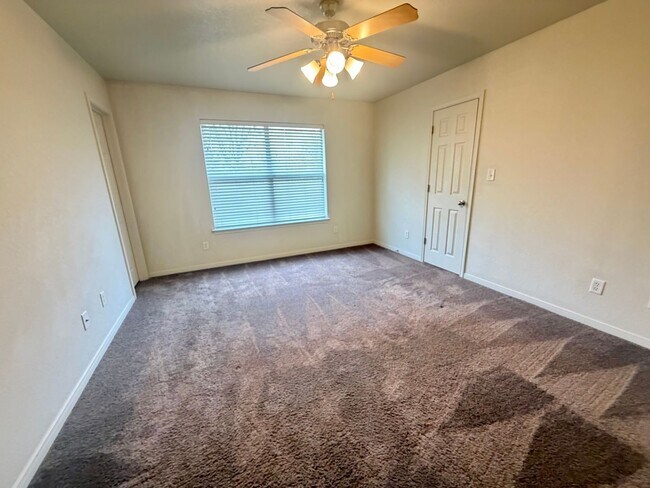 Building Photo - 608 Olaf Dr