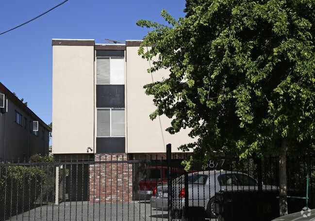 Building Photo - 3877 Shafter Ave