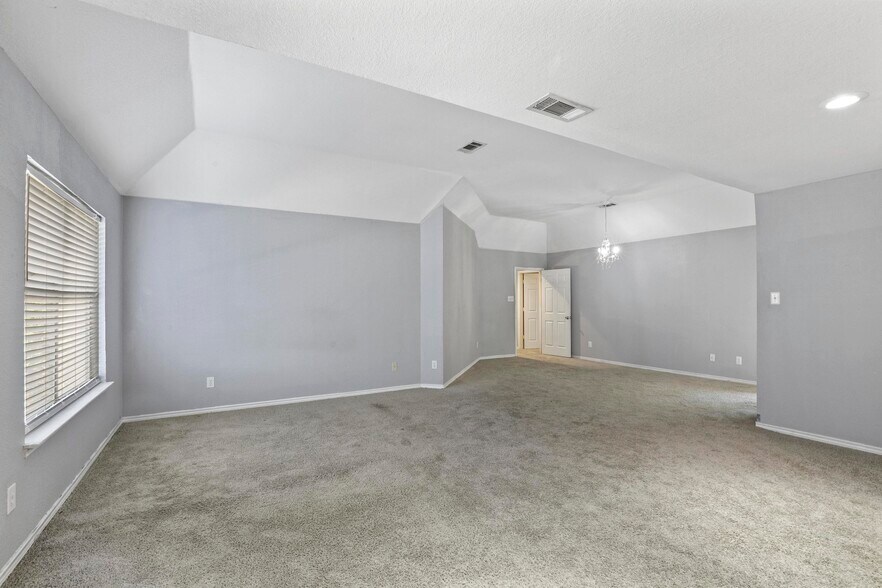 Building Photo - 740 Fairlawn St