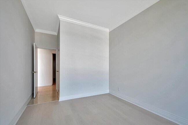 Building Photo - 2200 Sacramento St