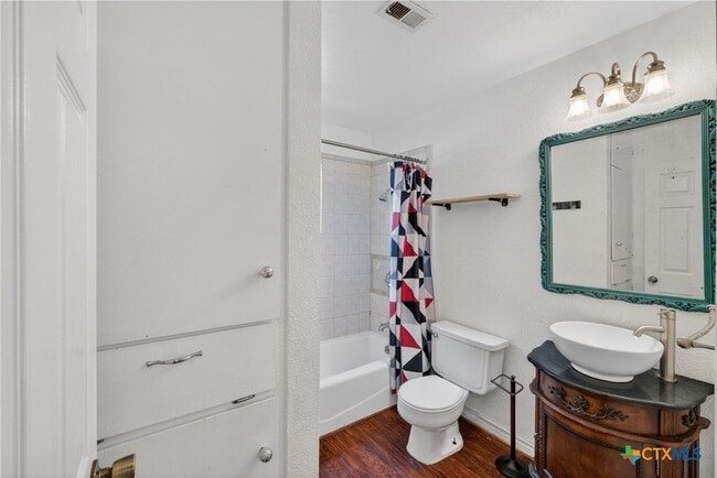 Building Photo - 14 Steele St