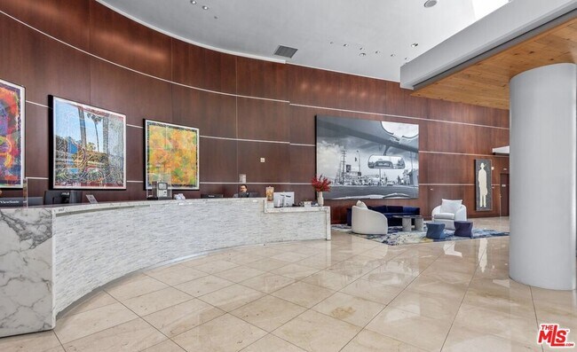Building Photo - 13700 Marina Pointe Dr