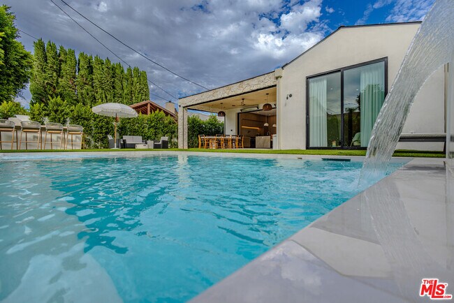 Building Photo - 4705 Saloma Ave