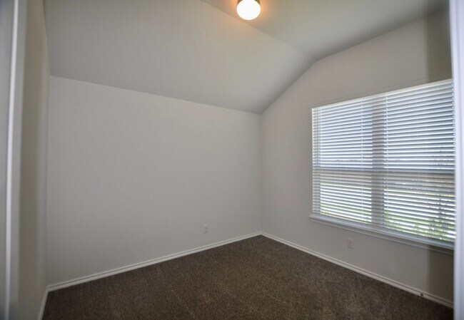 Building Photo - FOR LEASE! Super Nice 4 BR - 2 BA Brick Ho...