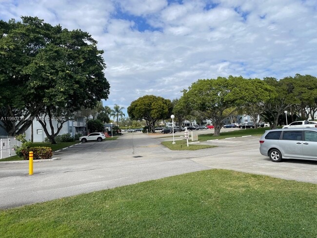 Building Photo - 470 Executive Center Dr