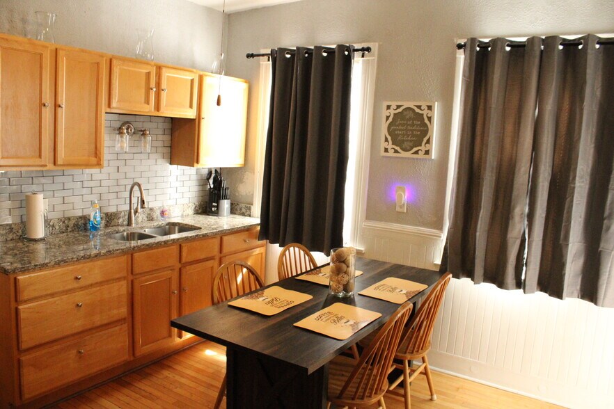 Building Photo - 2621 S Howell Ave