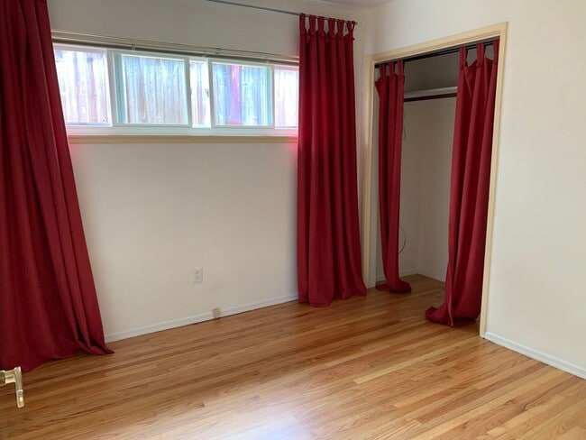 Building Photo - 3-Bed, 2-Bath Home on Large Lot in Prime San Diego Location