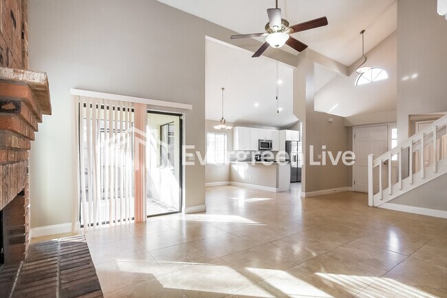 Building Photo - 373 River Chase Dr