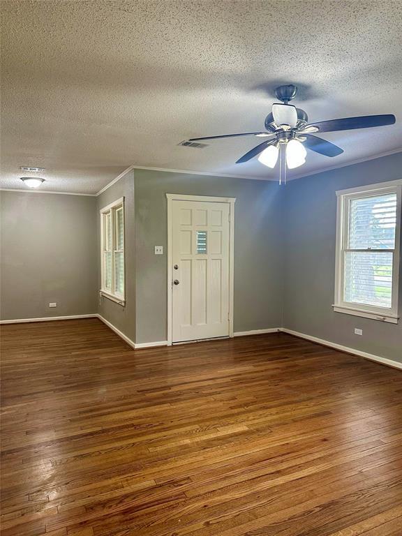 Building Photo - 2303 Oaklawn Dr