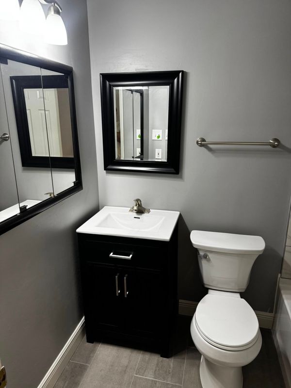 Building Photo - 5655 Dantonaire Pl