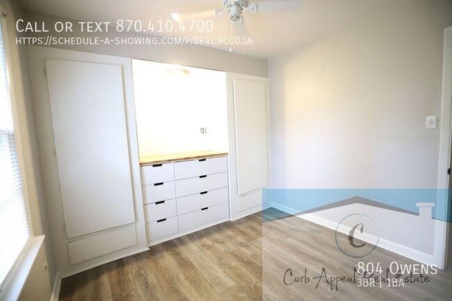 Building Photo - 804 Owens-