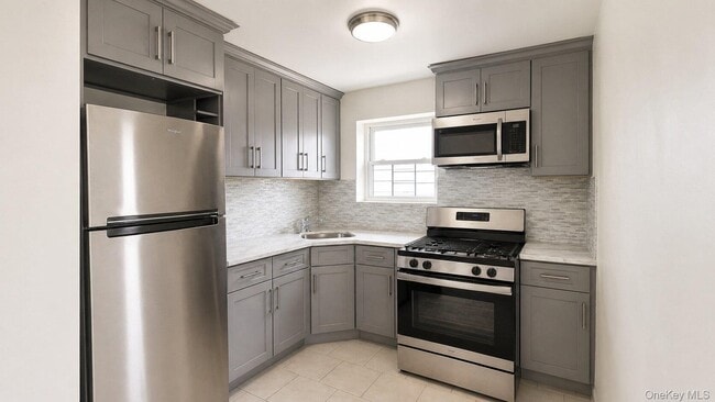 Building Photo - 3-34 Beach 87th St