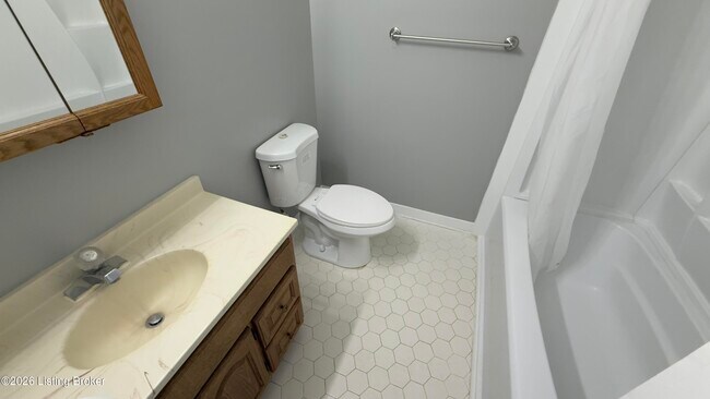 Building Photo - 729 E Court Ave