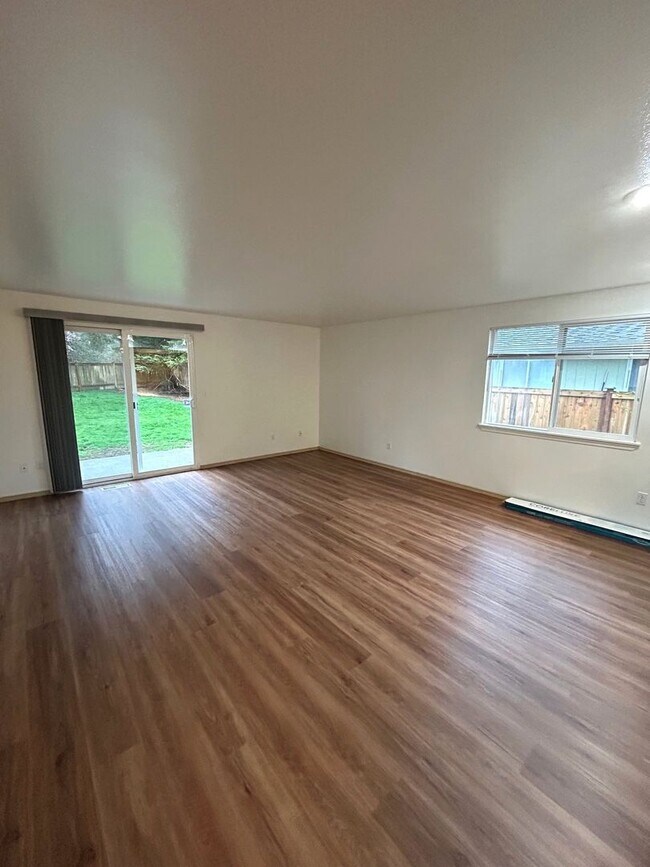 Building Photo - BECHTEL