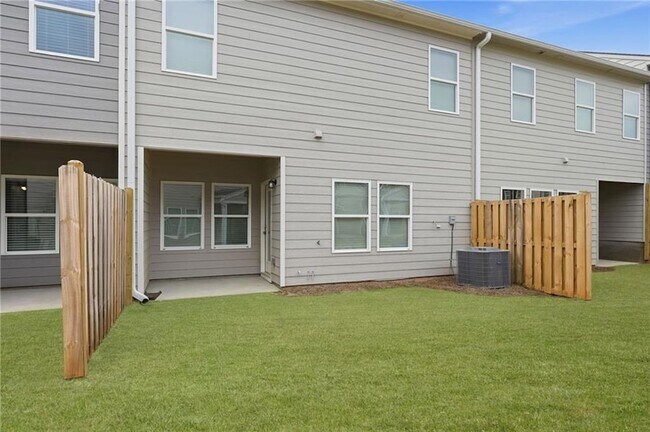 Building Photo - 2206 Chant St