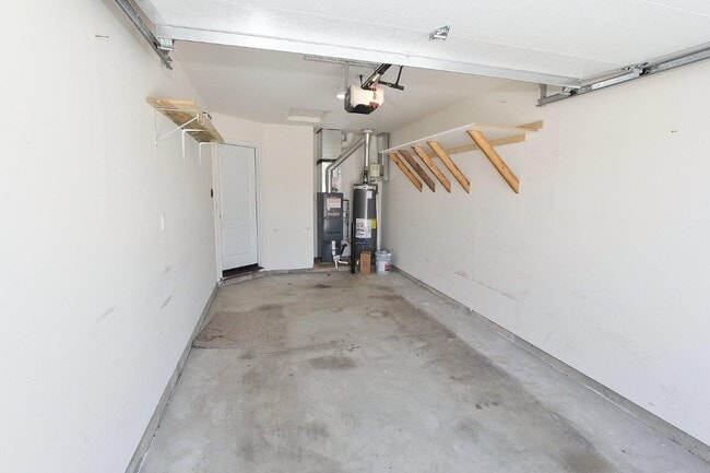 Building Photo - 454 Old Maple Dr