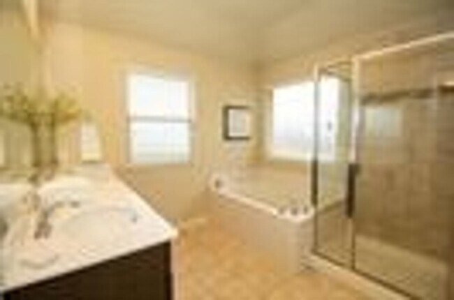 Building Photo - This adorable rental home holds all your favorite features for modern living in the up-and-coming...
