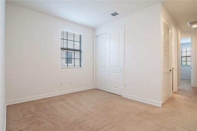 Building Photo - 126 Riverwalk Cir E