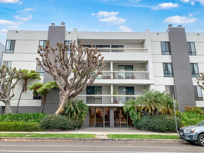 Elegant 10 Unit Building - 1220 Roxbury Dr