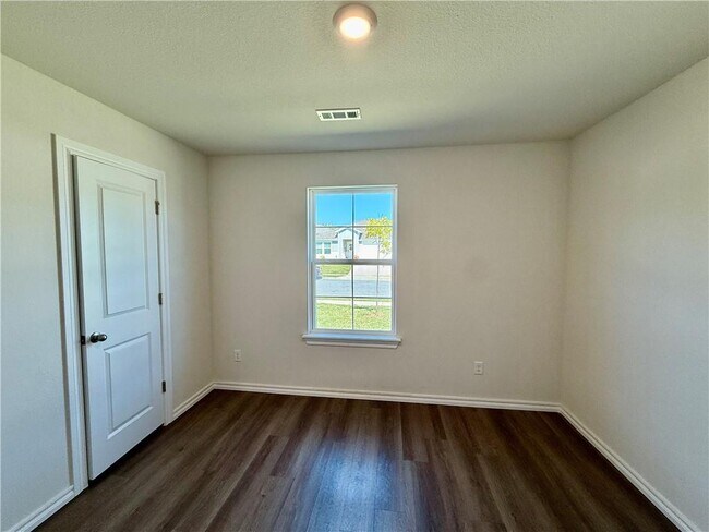 Building Photo - 1317 Chavis St