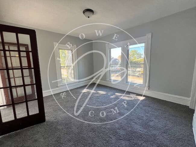 Building Photo - "Charming upper 2 Bedroom duplex, in Swant...