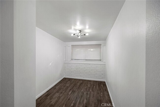 Building Photo - 16938 Hartland St