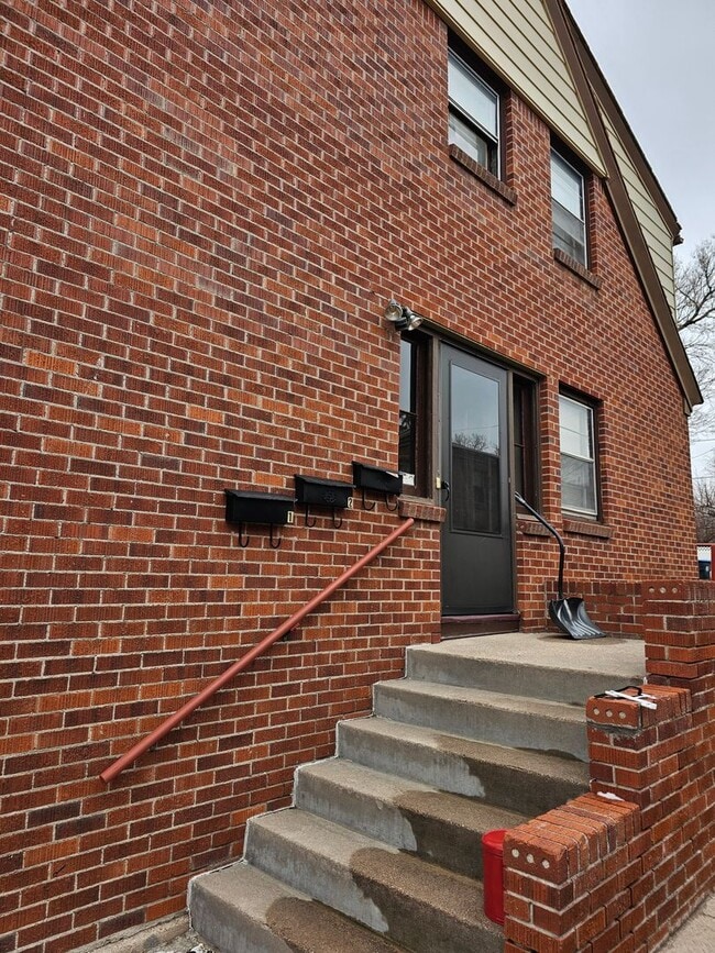 Building Photo - 708 W 1st Ave