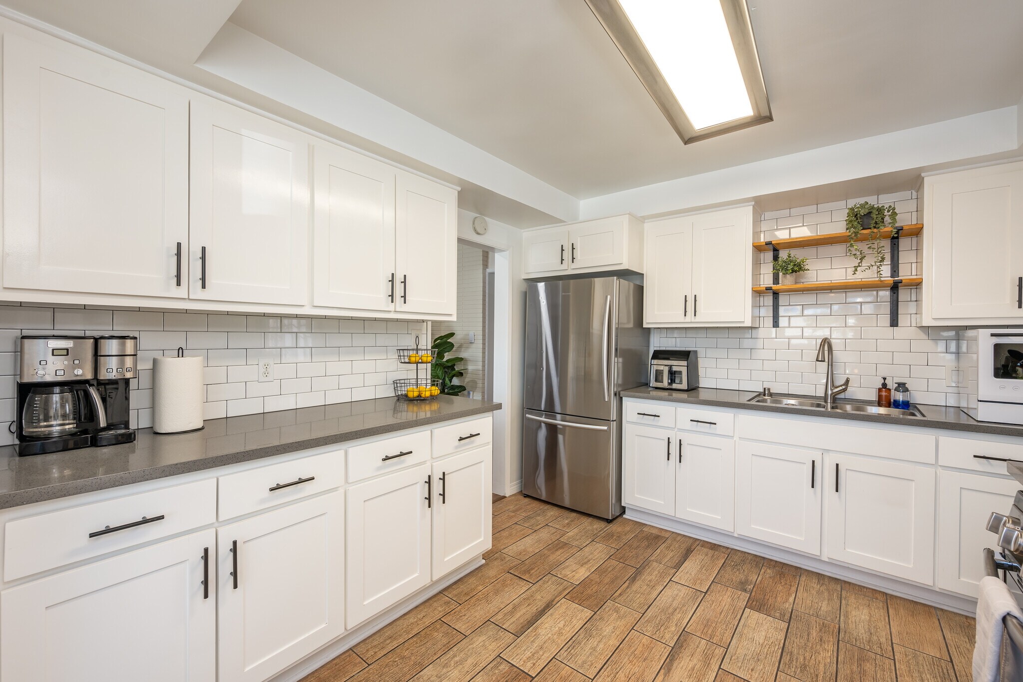 Building Photo - 4746 W 159th St