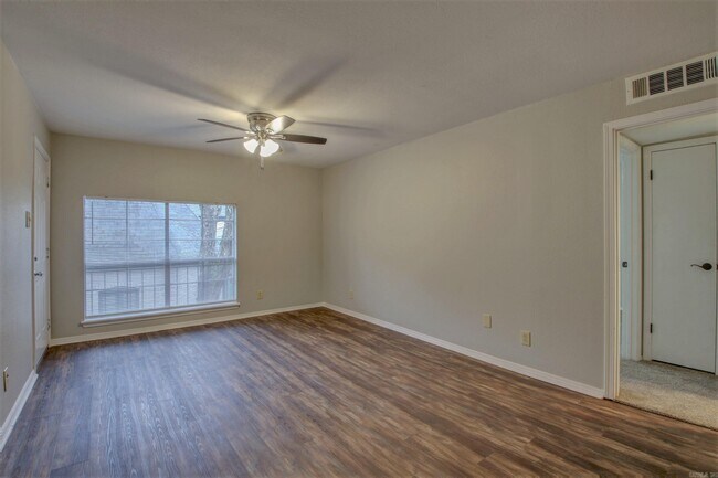 Building Photo - 1601 N Bryant St