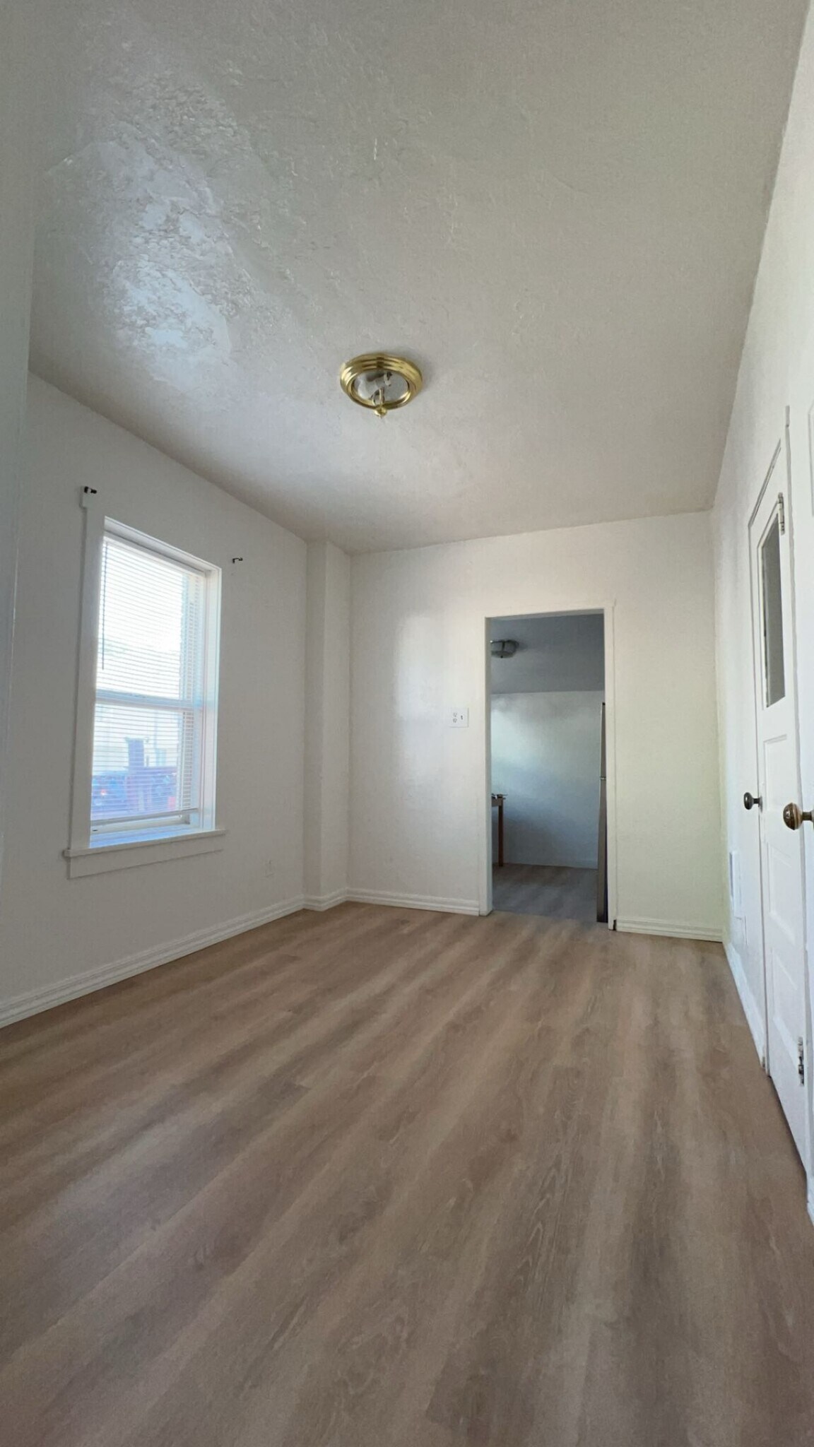 Building Photo - 348 S Lee Ave