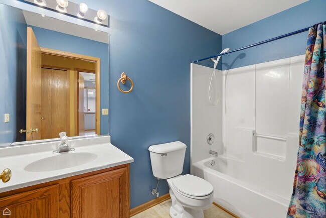 Building Photo - 490 Westwood Ct