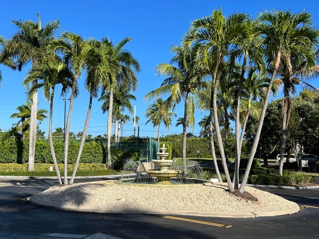 Building Photo - 1 E Royal Palm Rd