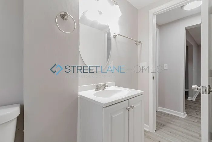 Building Photo - 800 Chester Ave