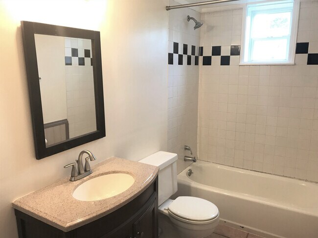 Building Photo - Ground Level Duplex Apartment