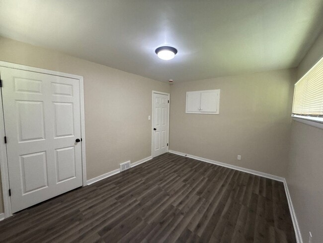 Building Photo - Fully Renovated 3-Bedroom Home – Move-In R...