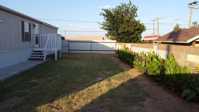 Primary Photo - 1105 N Lamesa Rd