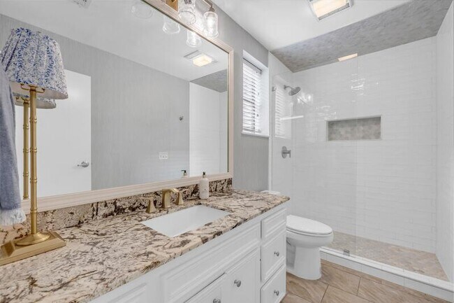 Building Photo - 604 Port