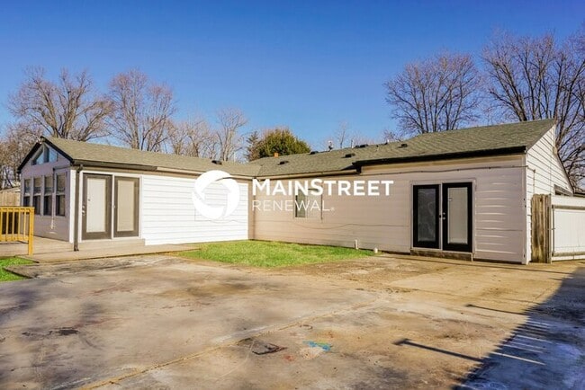 Building Photo - 3 Bedroom Pet-Friendly Home in LOUISVILLE, KY with Main Street Renewal
