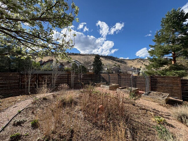 Building Photo - Stunning 4 bed 3.5 Bath Home in Wonderland Hills Walking Distance to Wonderland Lake. Rent Furnis...