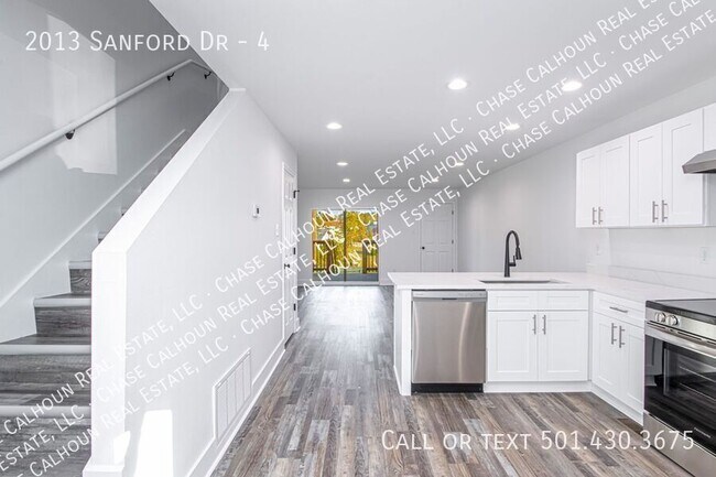 Building Photo - 2013 Sanford Dr