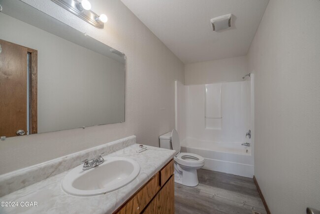 Building Photo - 913 St Louis Ave