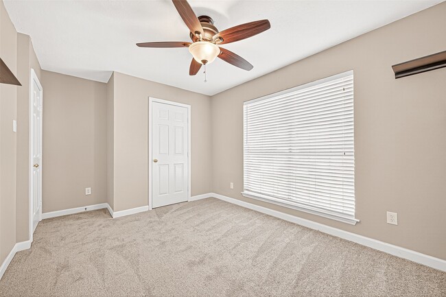 Building Photo - 14015 Wheatbridge Dr