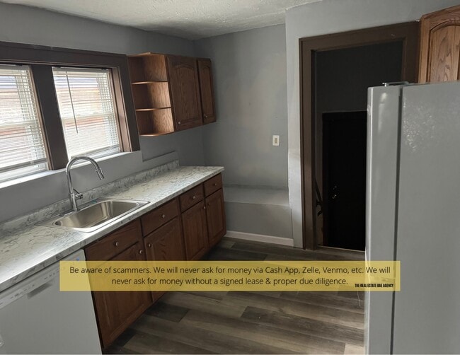 Building Photo - 8677 Oriole Ave