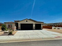 Building Photo - Beautiful Pet-Friendly Home in Hurricane