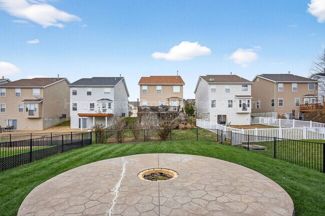 Building Photo - 425 Spring Trce