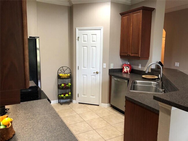 Building Photo - 656 Pinebranch Cir