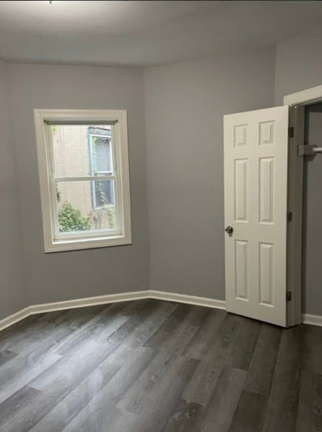 Building Photo - 206 N 60th St