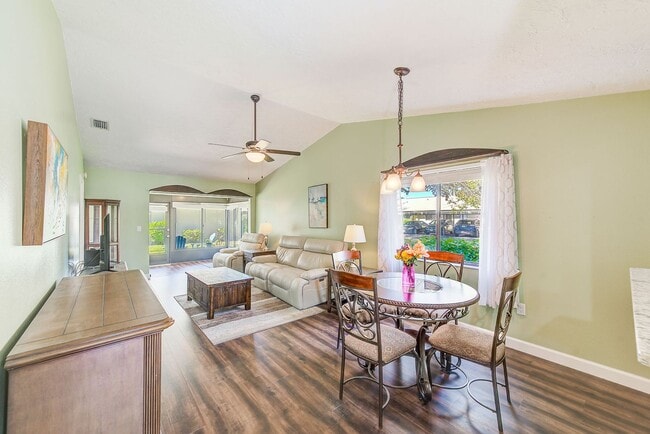 Building Photo - Available for a 9-month rental in the sought-after Huntington Woods community of Bradenton!