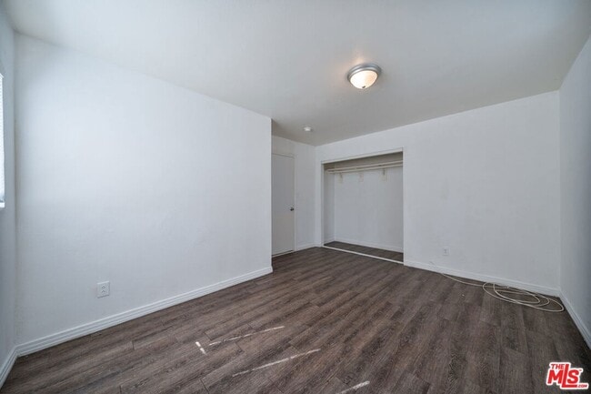 Building Photo - 642 W 109th Pl