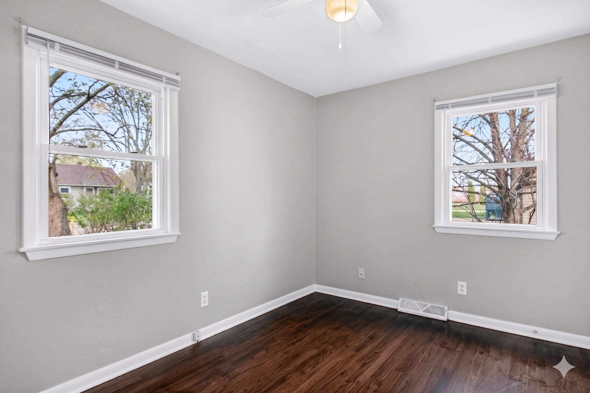 Building Photo - 903 Merrill Ave